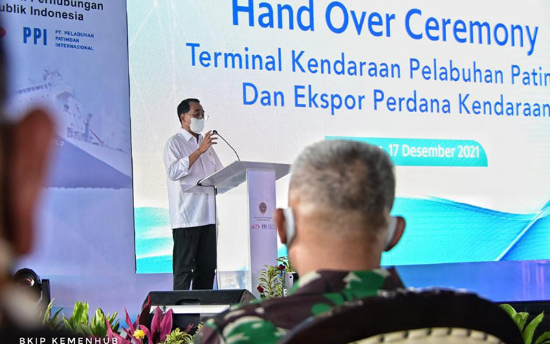 Menteri Perhubungan Budi Karya Sumadi memberikan sambutan dalam Hand Over Ceremony Terminal Kendaraan Pelabuhan Patimban, Jumat (17/12/2021).  - Kemenhub