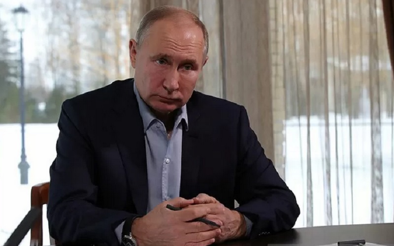Presiden Rusia Vladimir Putin menghadiri pertemuan dengan mahasiswa melalui panggilan konferensi video di kediaman negara di Zavidovo, Rusia 25 Januari 2021. - Antara/Reuters