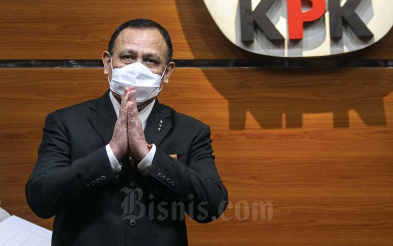 Ketua Komisi Pemberantasan Korupsi (KPK) Firli Bahuri memberikan keterangan pers seusai Pelantikan Pegawai di Gedung KPK, Jakarta, Selasa (1/6/2021). Bisnis - Arief Hermawan P