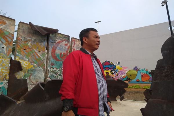 Ketua DPRD DKI Jakarta, Prasetyo Edi Marsudi meninjau Kali Item di Jakarta Pusat, Rabu (1/8). - JIBI/Regi Yanuar
