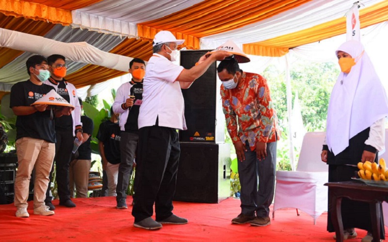 Presiden PKS Ahmad Syaikhu meresmikan Sekolah Sekolah Tani, Ternak, Nelayan (ST2N) PKS di Desa Berjo, Kecamatan Ngargoyoso, Karanganyar, Jawa Tengah pada Selasa (28/12 - 2021).