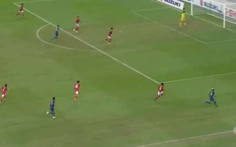 Pertandingan Piala AFF Indonesia vs Thailand dengan hasil 0-4, gol keempat terjadi pada menit ke-83. - Vidio 