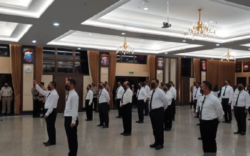 Suasana pelantikan 44 eks pegawai KPK sebagai ASN Polri di Mabes Polri, Jakarta Selatan, Kamis (9/12/2021). - Antara