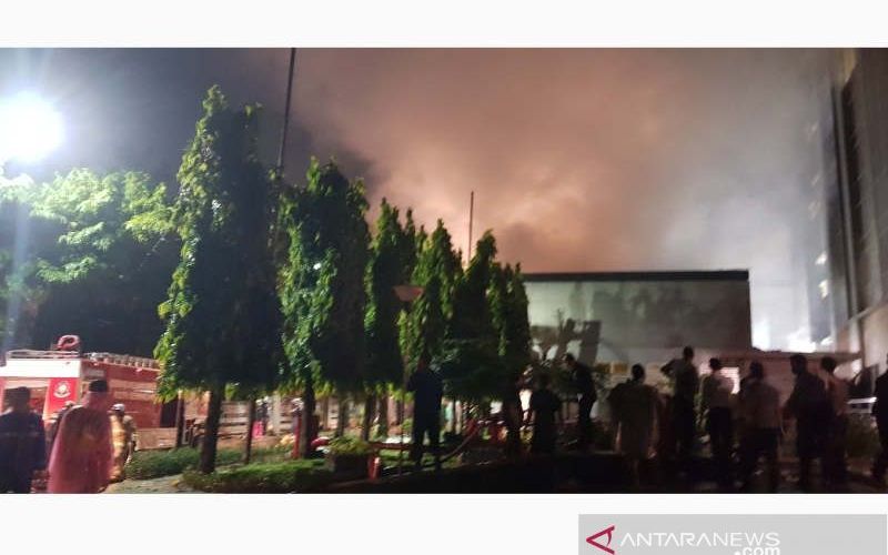 Kebakaran melanda kompleks RS Dr. Kariadi Semarang, Kamis, 30 Desember 2021 (ANTARA -  I.C.Senjaya)
