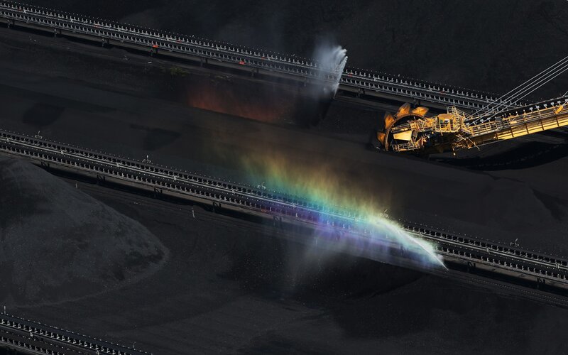 Ilustrasi fasilitas conveyor belt di salah satu tambang batu bara. - Bloomberg