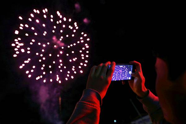 Ilustrasi pesta kembang api. - REUTERS/Luisa Gonzalez