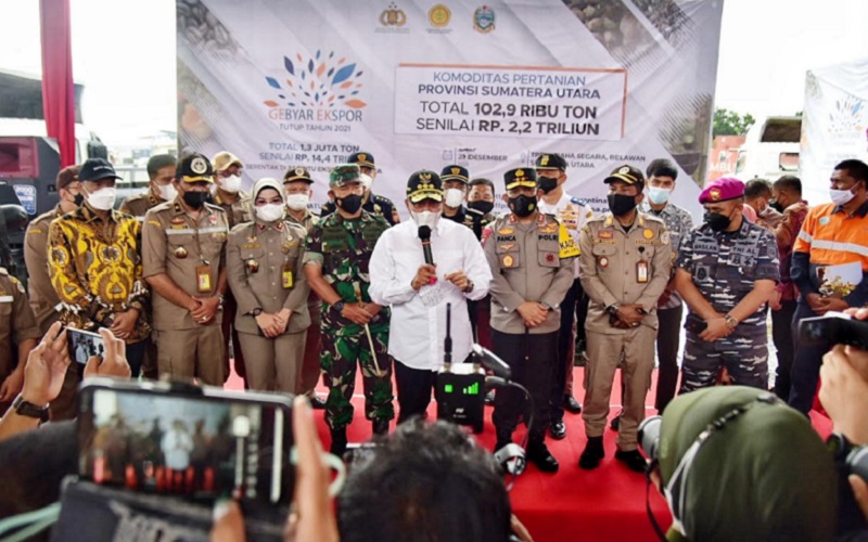 Gubernur Sumatra Utara Edy Rahmayadi pada Gebyar Ekspor 2021 di Tempat Pemeriksaan Fisik Terpadu (TPFD) Graha Segara Belawan, Medan, Jumat (31/12 - 2021). 