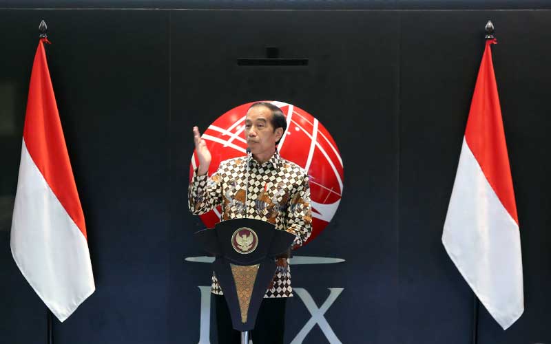 Presiden Joko Widodo memberikan sambutan saat pembukaan pembukaan perdagangan Bursa di BEI, Jakarta, Senin (3/1 - 2021). Bisnis