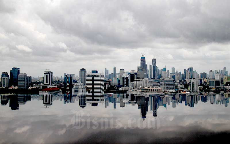 Pemandangan gedung bertingkat di Jakarta. Bisnis - Arief Hermawan P
