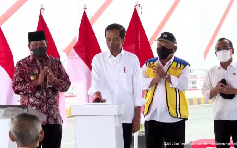 Presiden Joko Widodo (Jokowi) meresmikan Jembatan Sei Alalak di Banjarmasin, Kalimantan Selatan pada Kamis, 21 Oktober 2021 / Youtube Setpres