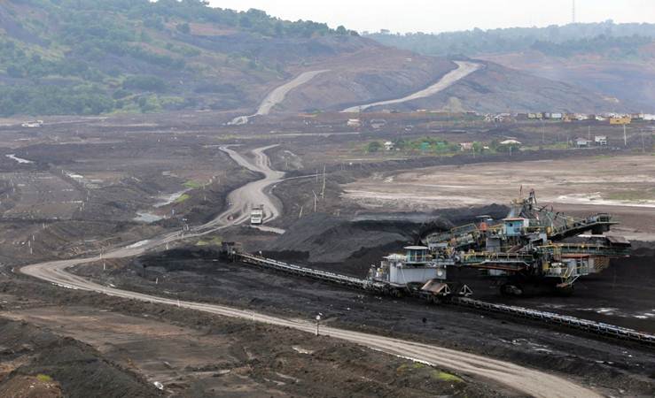 Aktivitas penambangan batu bara di Tambang Air Laya, Tanjung Enim, Sumatra Selatan, Minggu (3/3/2019).  - Bisnis/Felix Jody Kinarwan