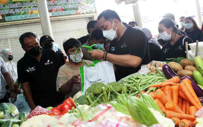 Pemkot Surabaya berencana ada 5 pasar tradisional yang akan bebas kantong plastik