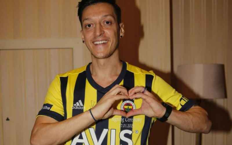 Mesut Ozil dikabarkan akan direkrut oleh Raffi Ahmad untuk bergabung dengan RANS Cilegon FC - Instagram/m10_official.