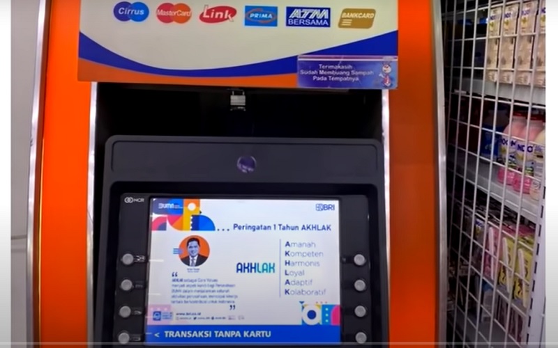 Foto Menteri BUMN Erick Thohir di layar mesin ATM Himbara - Youtube 