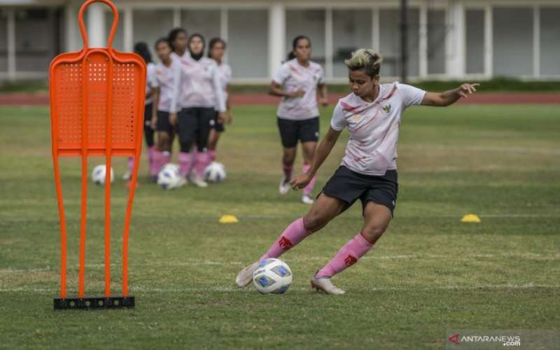 Timnas Sepakbola putri berlatih untuk ajang Piala Asia Wanita. - antaranews