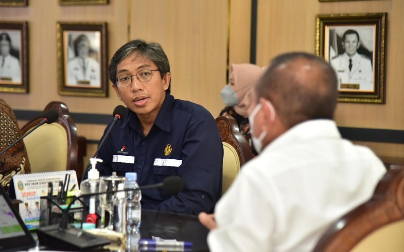 Kepala Perwakilan SSK Migas Sumbagut Rikky Rahmat Firdaus dan Gubernur Sumatra Utara Edy Rahmayadi saat bertemu pada Kamis (13/1/2022).  - Istimewa