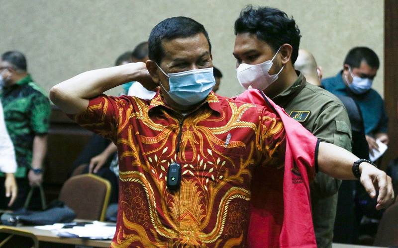 Terdakwa kasus korupsi Asabri Sonny Widjaja memakai rompi tahanan saat mengikuti sidang lanjutan di Pengadilan Tipikor, Jakarta, Senin (29/11/2021). Sidang tersebut beragenda mendengarkan keterangan saksi ahli. ANTARA FOTO - Rivan Awal Lingga