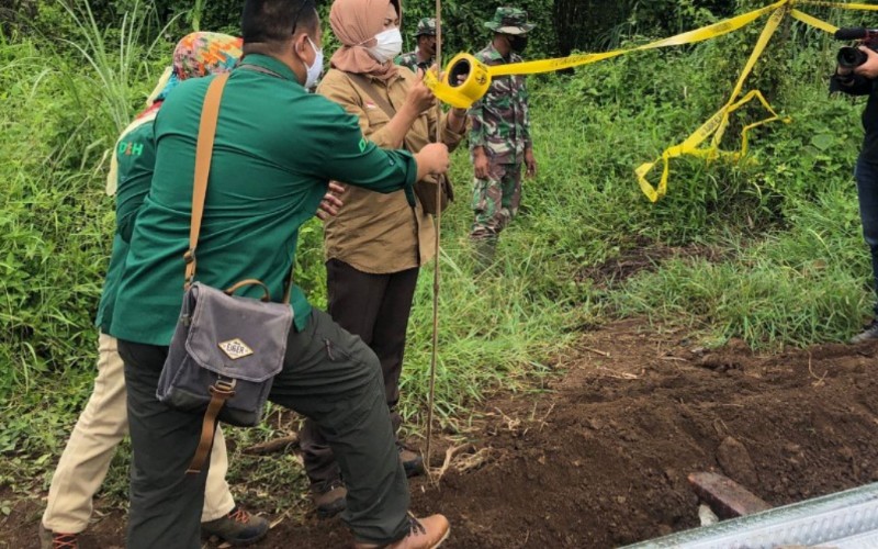 Dinas Lingkungan Hidup Provinsi Jawa Barat mengenakan sanksi pemberhentian kegiatan sementara kepada PT Sinerga Nusantara Indonesia di Kabupaten Bandung Barat.