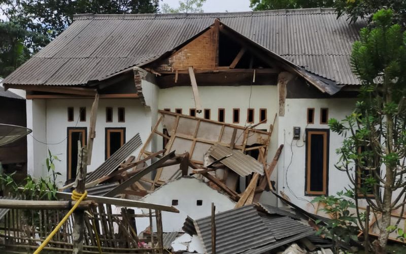 Rumah warga rusak parah akibat gempa magnitudo 6,7 di Banten pada Jumat, 14 Januari 2022 / Dok. BNPB