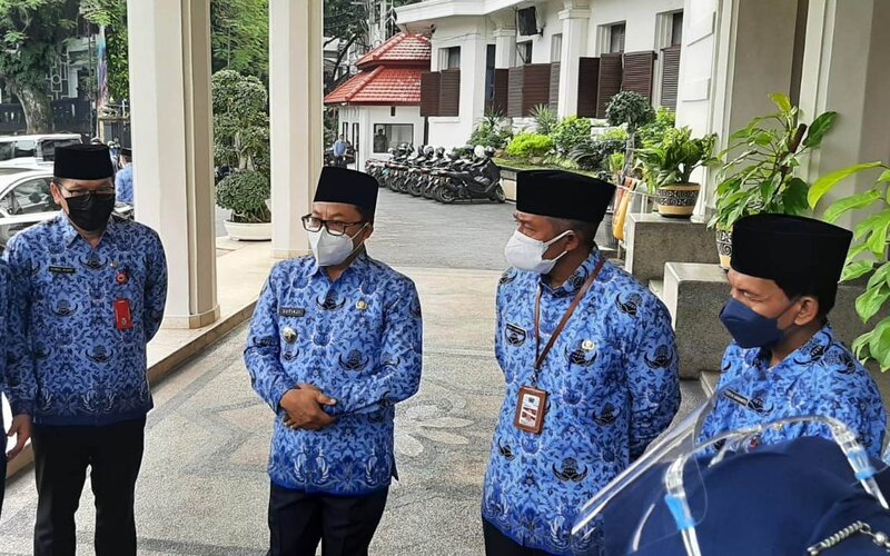 Wali Kota Malang, Sutiaji (dua dari kiri), saat berbincang dengan pimpinan perangkat daerah terkait perlunya mewaspadai Omicron, di Malang, Senin (17/1/2022). - Istimewa
