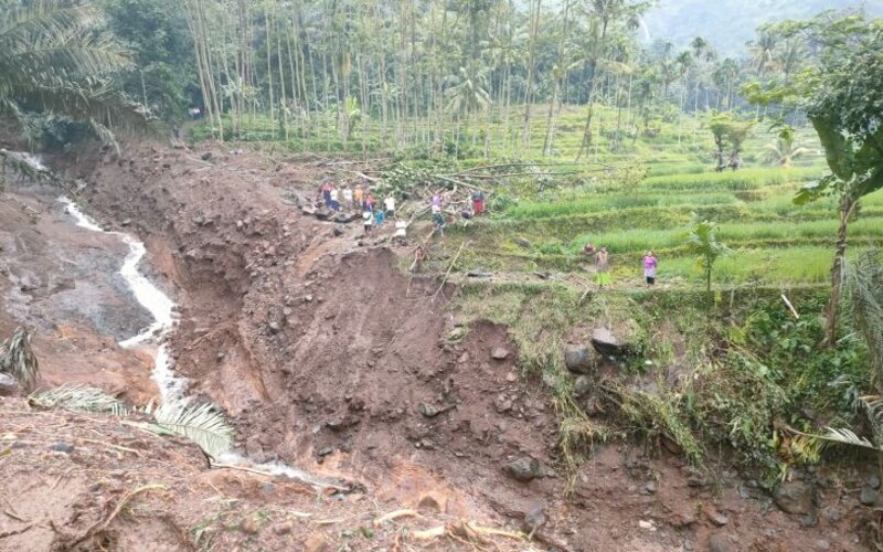 Dampak banjir dan longsor di Desa Gunggungan Kidul, Kecamatan Pakuniran, Kabupaten Probolinggo, Selasa (18/1/2022). - Antara/BPBD Probolinggo.