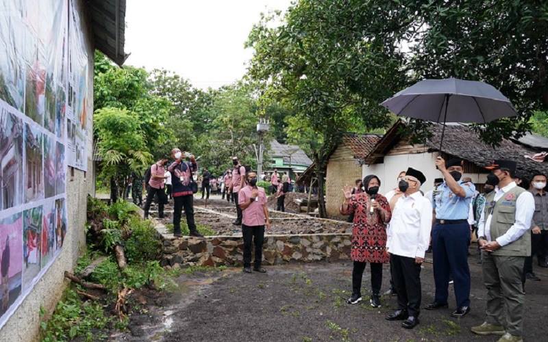 Wakil Presiden Ma'ruf Amin mengunjungi Kabupaten Pandeglang, Banten, untuk meninjau lokasi terdampak bencana alam gempa bumi, Kamis (20/1/2022). - Setwapres