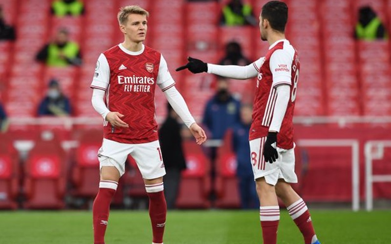 Pemain Arsenal, Martin Odegaard (kiri) - Football London