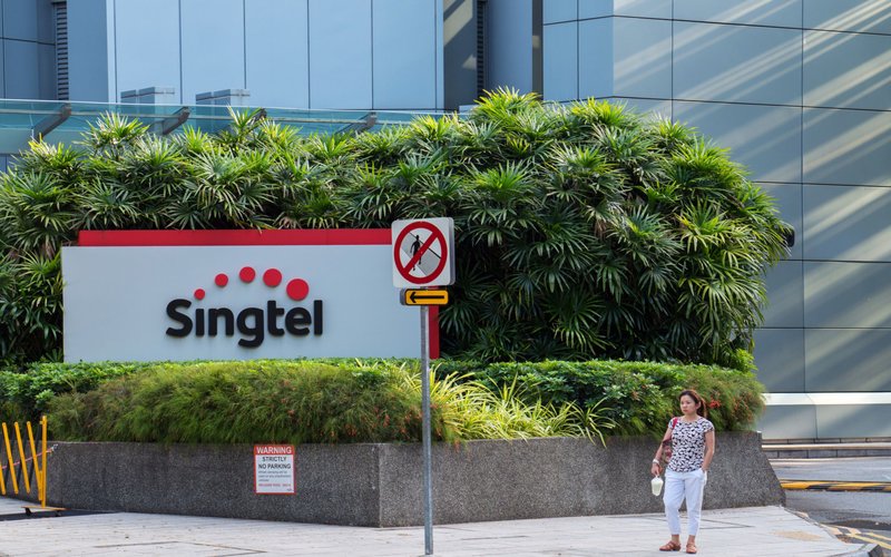 Logo perusahaan telekomunikasi Singtel di kantor pusatnya di Singapura -  Bloomberg