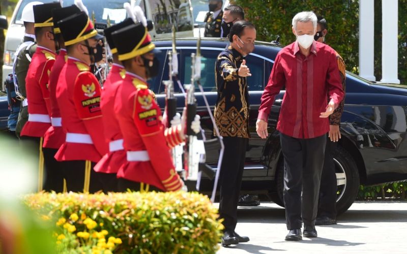 Presiden Jokowi menerima kunjungan PM Singapura Lee Hsien Loong, di The Sanchaya Resort Bintan, Kepri, Selasa (25/01/2022) - BPMI Setpres - Muchlis Jr.