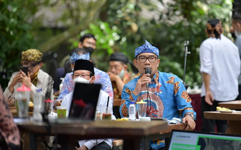 Gubernur Jawa Barat Ridwan Kamil menghadiri pertemuan bersejarah tersebut dalam launching In-Cast (Injabar Podcast) di Tahura Ir H Djuanda, Bandung, Selasa (25/1 - 2022).