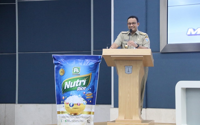 Gubernur DKI Jakarta meluncurkan beras fortifikasi FS Nutri Rice di Balai Kota DKI Jakarta, Selasa (25/1/2022) - Pemprov DKI 