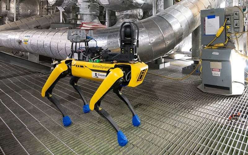 Robot Anjing didesain dengan penggunaan mesin yang sudah di otomatisasi memakai artificial intelligence (AI) dan internet of things (IoT)