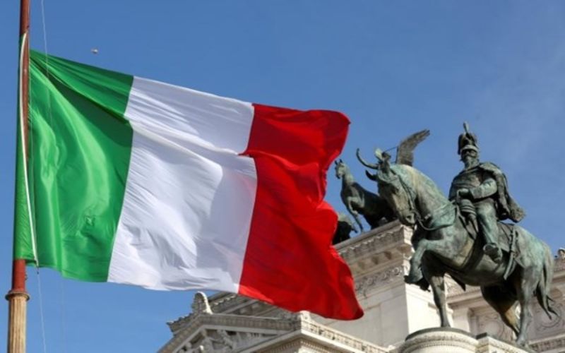 Bendera Italia / Reuters