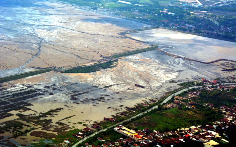 Area terdampak lumpur di area pengeboran minyak Brantas yang dikelola Lapindo