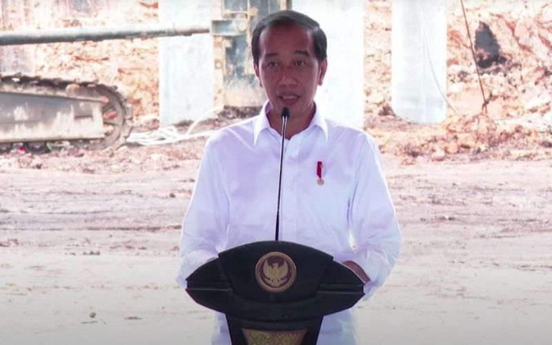 Presiden Joko Widodo (Jokowi) menyampaikan sambutan dalam acara Groundbreaking Proyek Hilirisasi Batu Bara Menjadi Dimetil Eter (DME), di Muara Enim, Sumsel, 24 Januari 2022 / BPMI Setpres