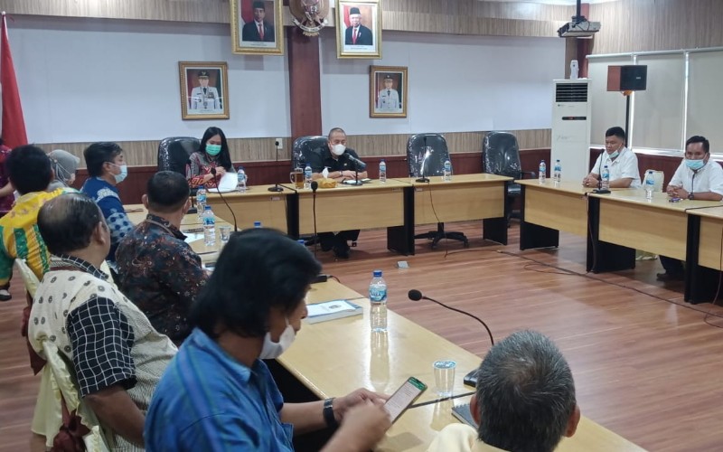 Sejumlah serikat buruh saat beraudiensi ke kantor Dinas Tenaga Kerja Pemprov Sumatra Utara, Medan, Kamis (27/1/2022).  - Istimewa
