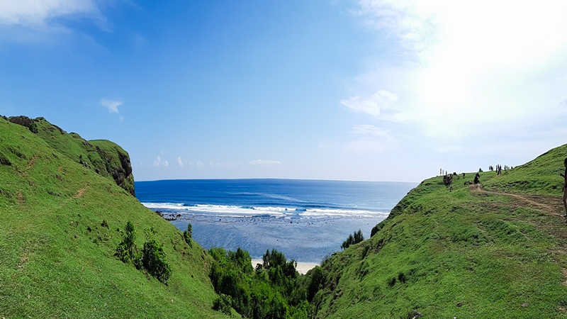 Pemandangan Pantai Tanjung Aan dari Bukit Merese. JIBI/Bisnis -  Tika Anggreni