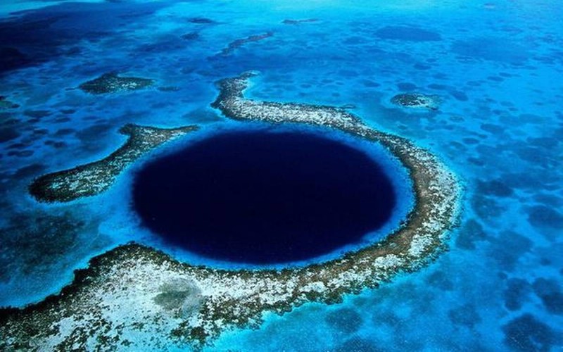 Great Blue Hole, Kota Belize