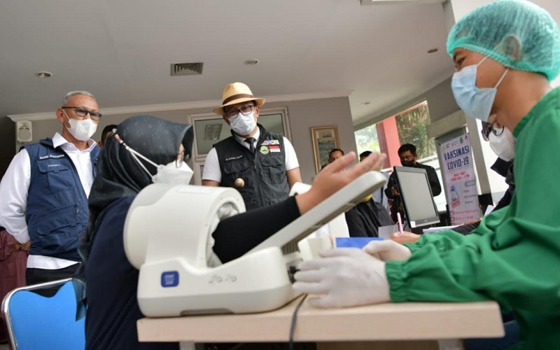 Gubernur Jawa Barat Ridwan Kamil mengecek kesiapan fasilitas Rumah Sakit Umum Daerah (RSUD) Linggajati Kabupaten Kuningan untuk mengantisipasi meningkatnya kasus Covid/19 varian Omicron.