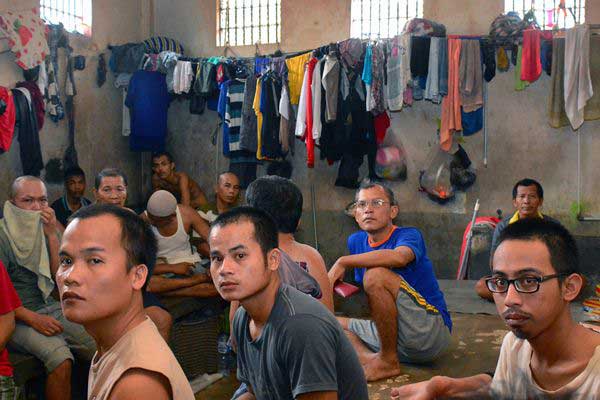 Narapidana berada di dalam Rumah Tahanan Klas IIB Kota Pekanbaru, Riau, Minggu (7/5). - Antara/Priyatno