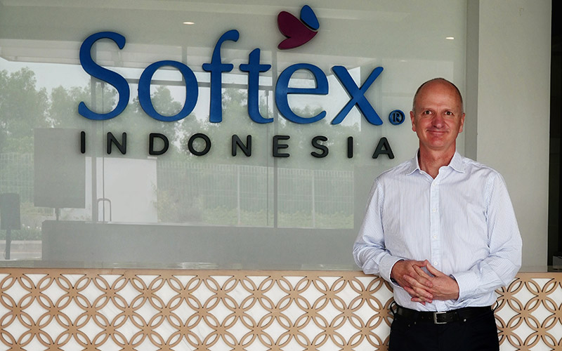 President Kimberly-Clark Asia Pacific Tristram Wilkinson saat mengunjungi pabrik Softex Indonesia di Karawang, Jawa barat.  - Kimberly/Clark
