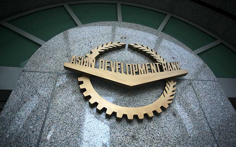Logo Asian Development Bank (ADB) di Manila, Filipina. Bloomberg News - Nana Buxani