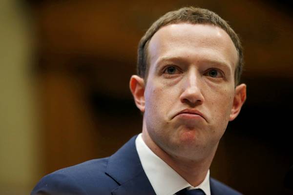 CEO Facebook Mark Zuckerberg bersaksi di depan sidang Komite Energi dan Perdagangan DPR AS mengenai penggunaan dan perlindungan data pengguna Facebook, di Capitol Hill di Washington, 11 April 2018. - Reuters