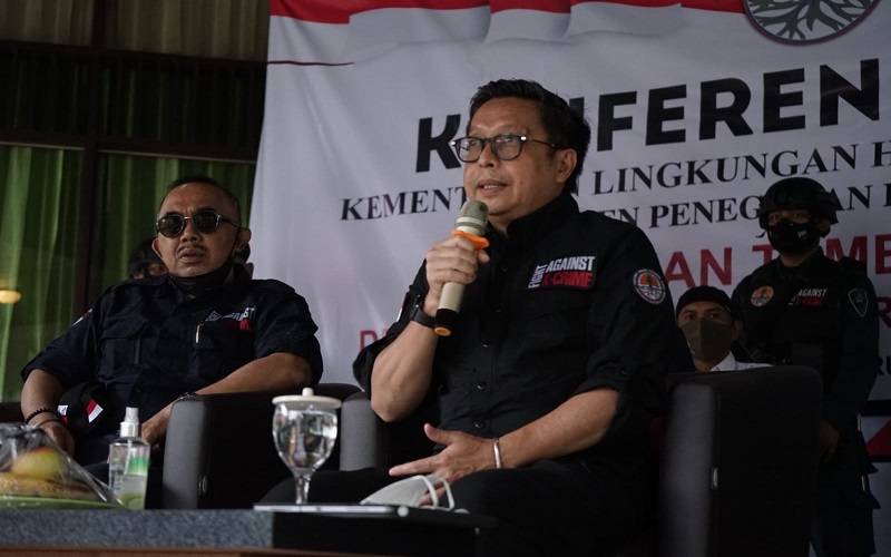 Direktur Pencegahan dan Pengamanan Hutan Sustyo Iriyono (kiri) dan Direktur Jenderal Penegakan Hukum KLHK Rasio Ridho Sani (kanan). - Istimewa 