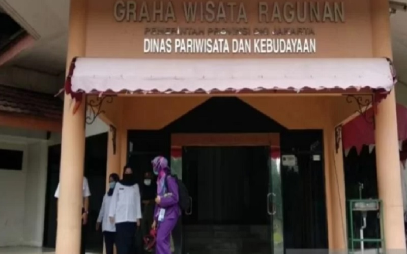 Graha Wisata Ragunan menjadi salah satu tempat isolasi terkendali bagi pasien Covid-19 tanpa gejala dan tanpa komorbid di Jakarta Selatan, Senin (7/2/2022). - Antara