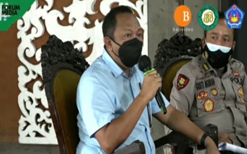 Wakajati Bali Ketut Sumadana Memaparkan Kondisi LPD di Bali dalam Diskusi Bertajuk Penguatan LPD Bali.