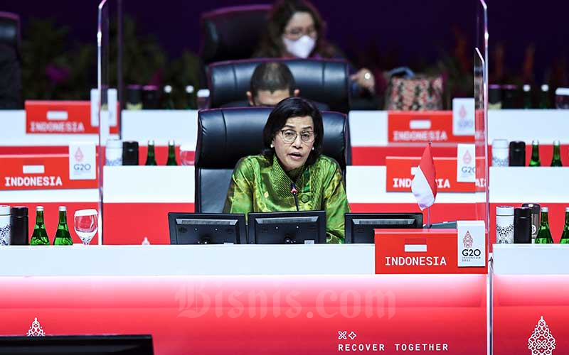 Menteri Keuangan Sri Mulyani Indrawati memimpin pertemuan tingkat Menteri Keuangan dan Gubernur Bank Sentral atau Finance Ministers and Central Bank Governors Meeting (FMCBG) di Jakarta Convention Center, Jakarta, Kamis (17/2/2022). ANTARA FOTO/M Risyal Hidayat - POOL