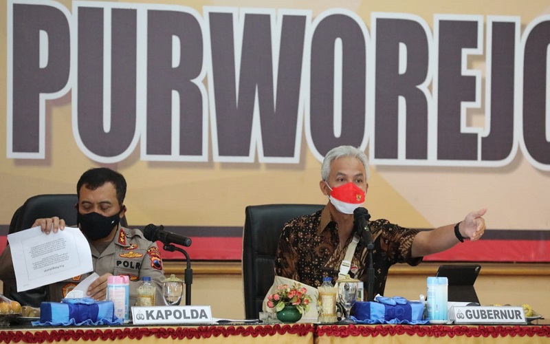 Gubernur Jawa Tengah, Ganjar Pranowo (kanan) bersama Kapolda Jateng, Irjen Pol Ahmad Luthfi saat memberikan keterangan kepada wartawan. - Istimewa