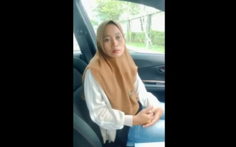 Tangkapan layar video viral curhatan seorang wanita bernama Nurhayati, Kaur Keuangan Desa Citemu, Kecamatan Mundur, Cirebon, yang ditetapkan menjadi tersangka kasus korupsi