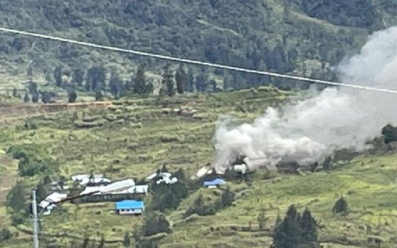 KKB, Minggu (20/2) kembali melakukan pembakaran rumah warga di Kabupaten Puncak, Papua. - Antara/Humas Damai Cartenz.